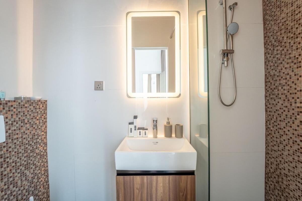 Aws Holiday Homes - Luxurious 2Br In Business Bay ดูไบ ภายนอก รูปภาพ