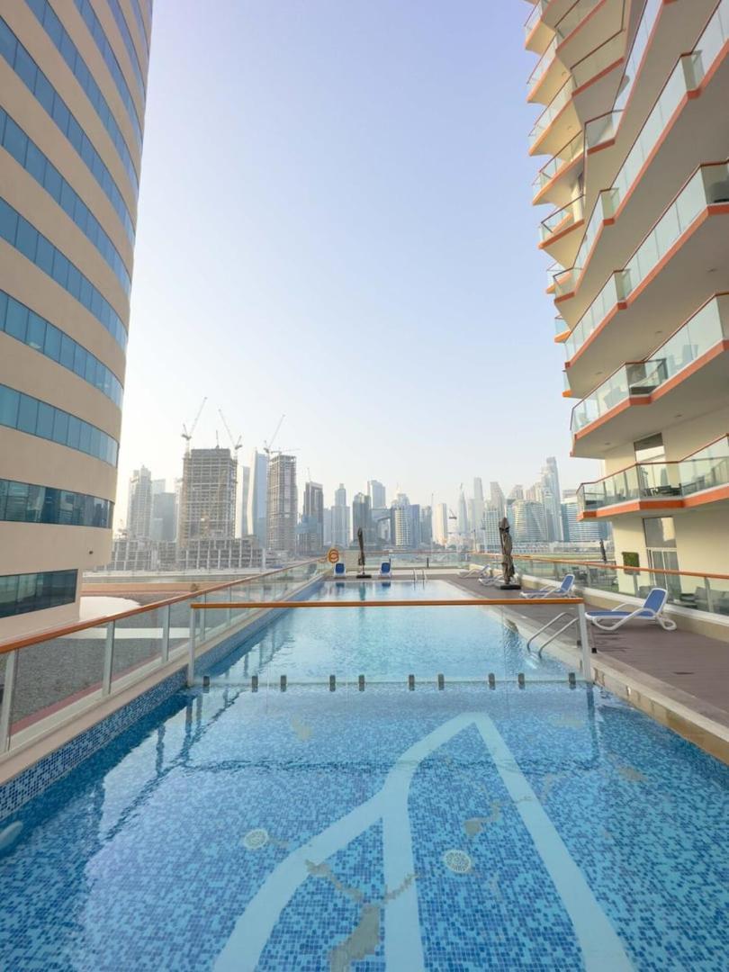 Aws Holiday Homes - Luxurious 2Br In Business Bay ดูไบ ภายนอก รูปภาพ